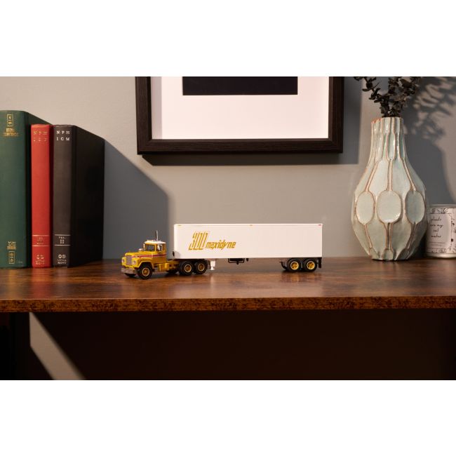 し*こ様 Mack Trucks ヴィンテージ貯金箱 し*こ様 Mack Trucks