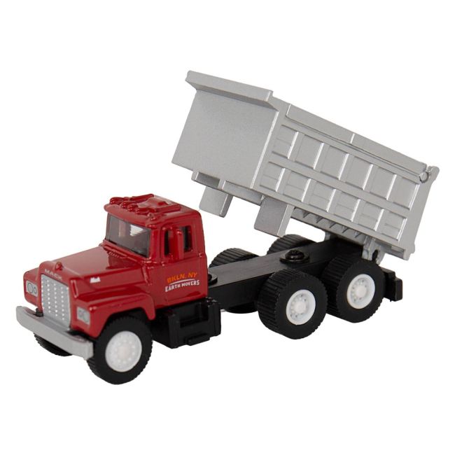 R*o様 u*m様 マックトラック　macktrucks Historic 1984 Mack® R Model Restored by Farmer